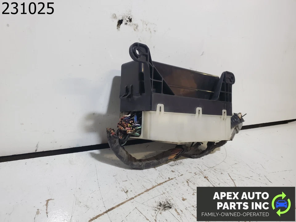 Оригинальный распределительный блок коробки предохранителей для Infiniti I35 2004 года выпуска - Изображение 4 из 4