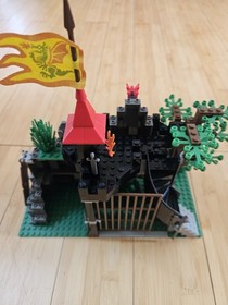 LEGO Castle: Dark Dragon's Den 6076 Complete w Instructions - Vintage