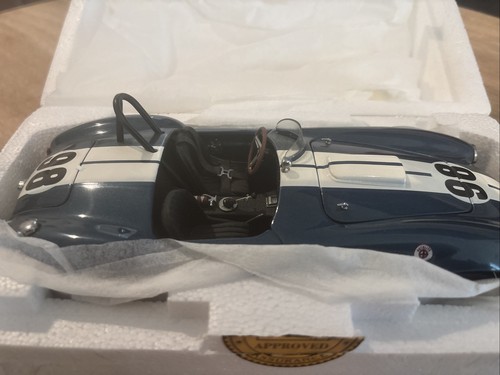 Revell Creative Masters scala 1/20 Racing Shelby Cobra 427 con documenti - Foto 8 di 12