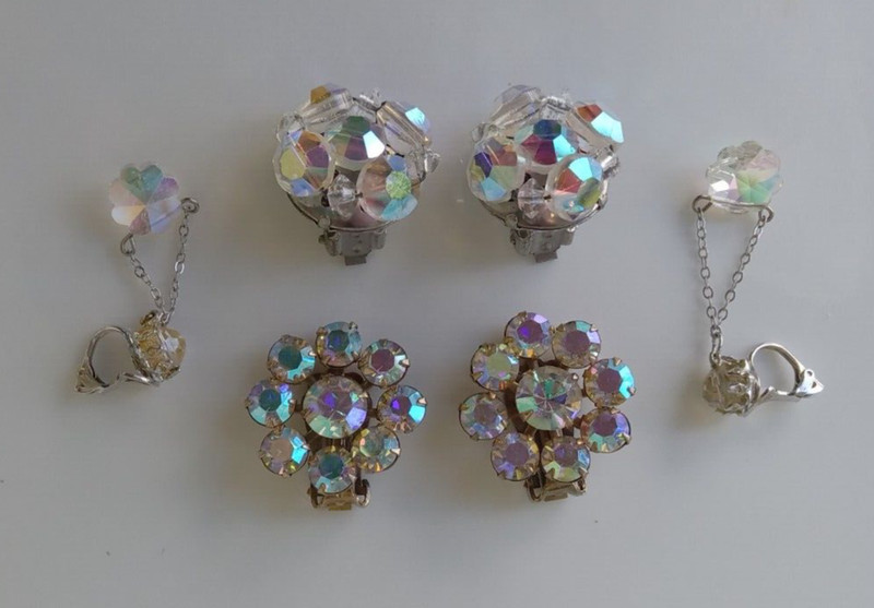 VINTAGE AURORA BORAELIS CLIP RHINESTONE EARRINGS