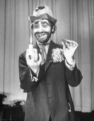 Clown Samuel Berman performing tricks at Magicians Convention 1940s Old Photo