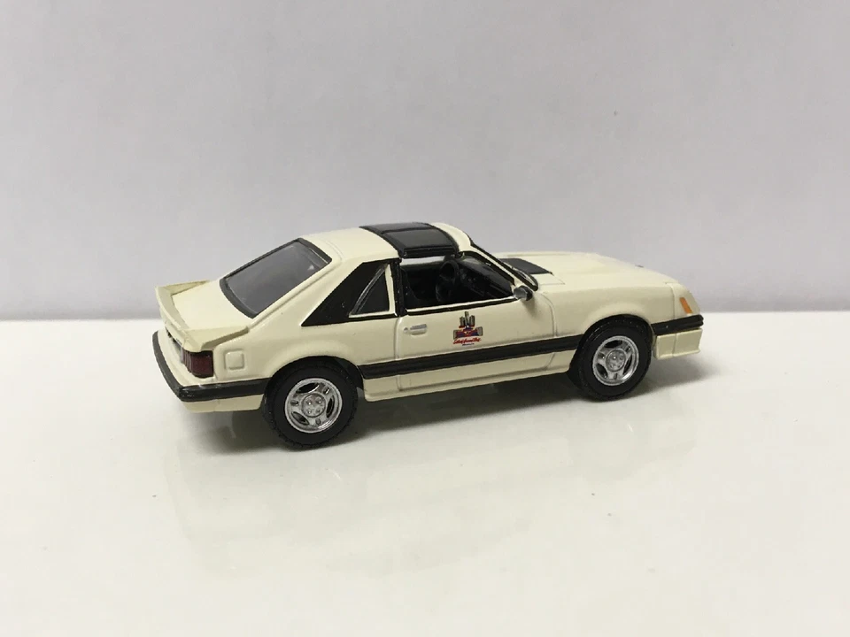 Ford Mustang 1979 79 Pace Car Fox coleccionable escala 1/64 diecast modelo diorama Foto 3 de 4