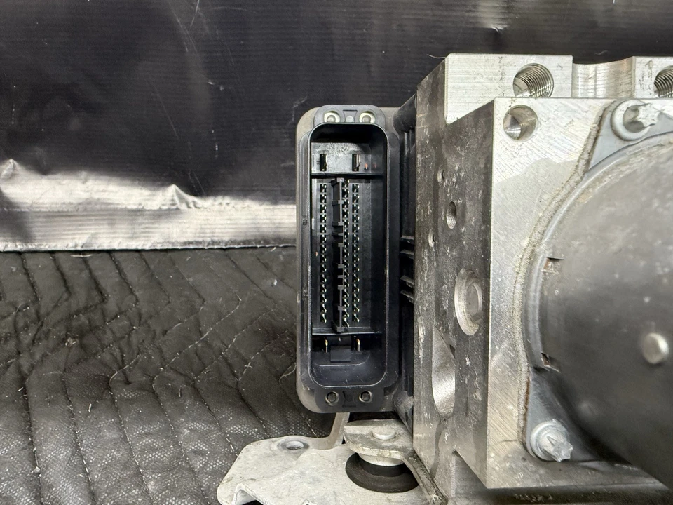 Unidad módulo bomba freno antibloqueo ABS Audi R8 V10 4S0907379J 2017 - 2023 OEM Foto 3 de 4