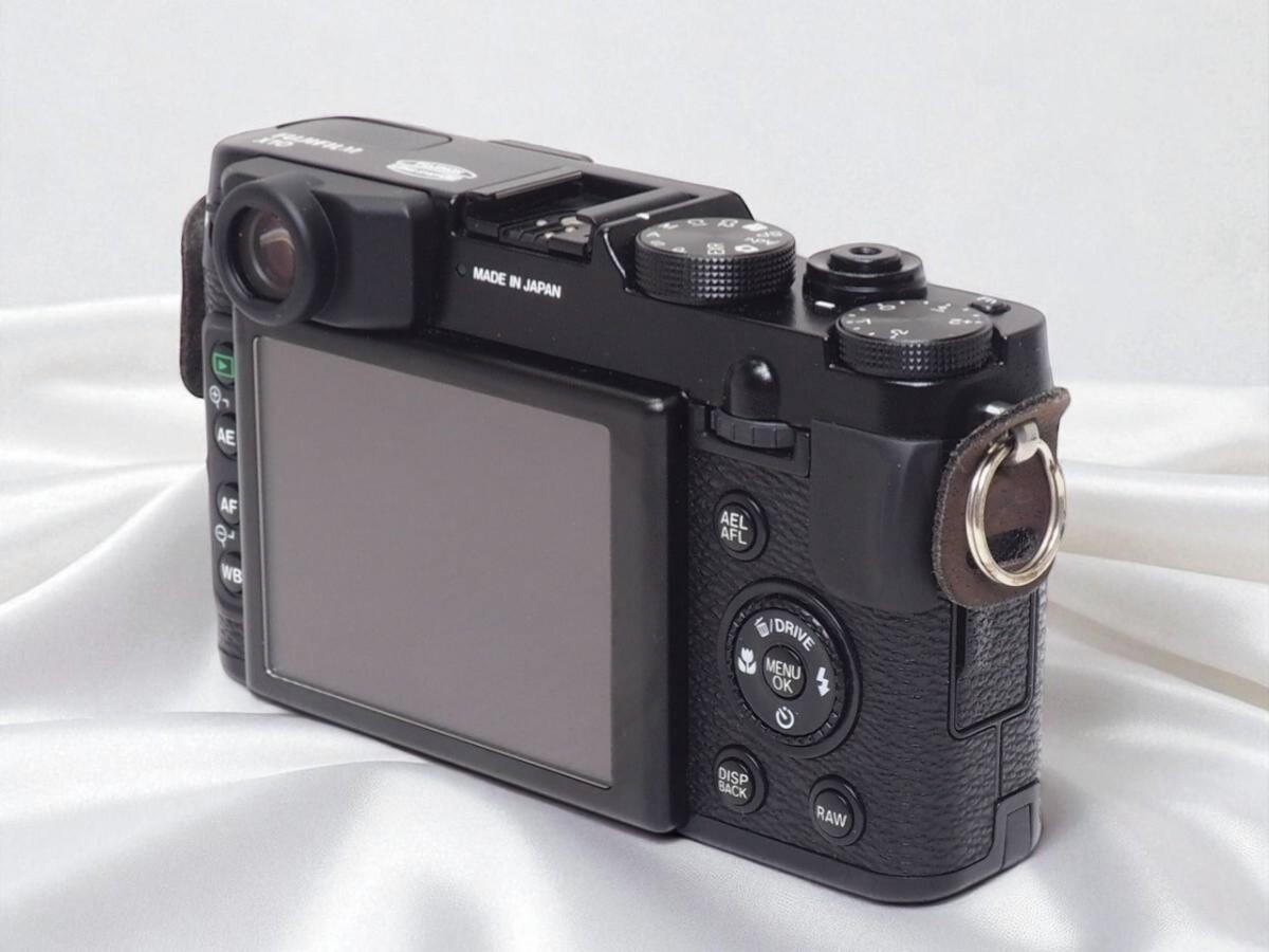 Mint] Fujifilm X10 12.0 MP Fuji X Series Black Digital Camera w