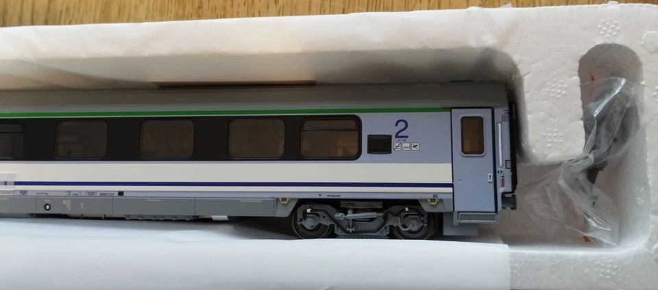 ACME PKP 90164 IC 61 51 29-90 031-7 2 Class Open Plan Coach - Image 3 of 4