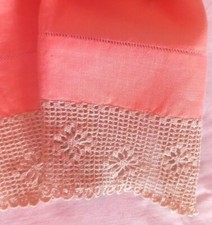 ASCIUGAMANO LINO - color SALMONE - bordo UNCINETTO, lavorato a mano -116 x 65 cm
