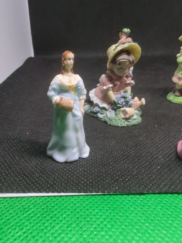 Lote de muñecas miniatura de porcelana y resina surtidas para casa de muñecas Foto 4 de 4