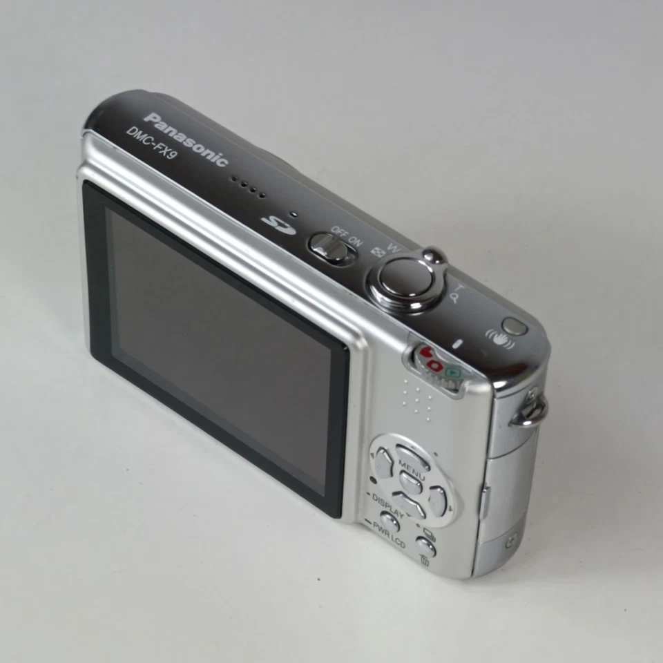 Panasonic Digital Camera Panasonic Lumix DMC-FX9 Digital Camera, Battery + Card, photo 4 of 5