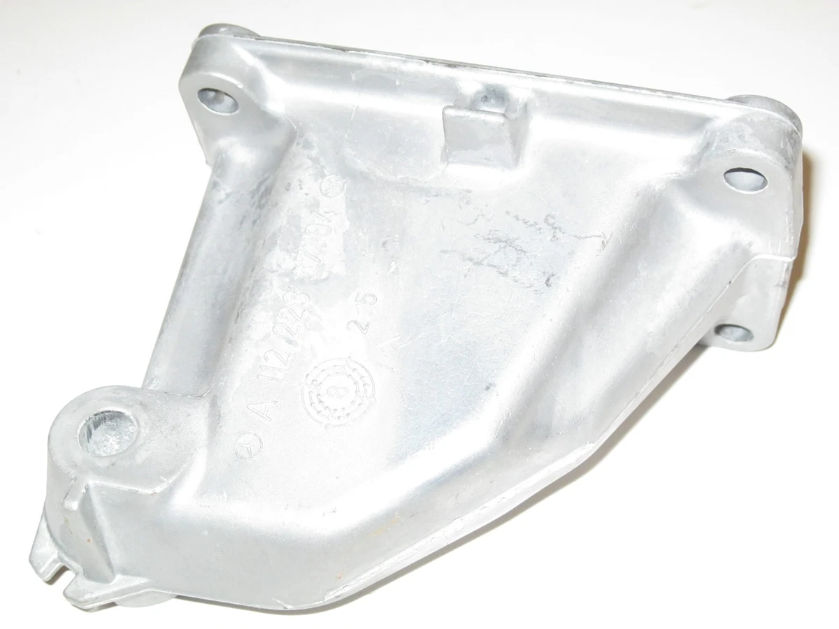 Mercedes M112 M113 Engine RH Mounting Bracket Support A1122233704  