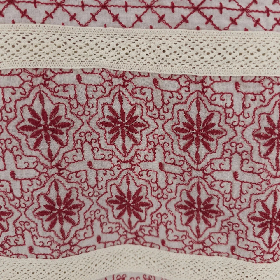 Camiseta sin mangas bordada de terciopelo Graham & Spencer con encaje MEDIANA Foto 3 de 4