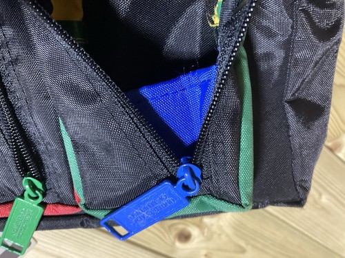 Bolso Mochila Vintage United Colors of Benetton Tamaño 16.5 x 13.0 x 6.7 pulgadas - Imagen 18 de 18