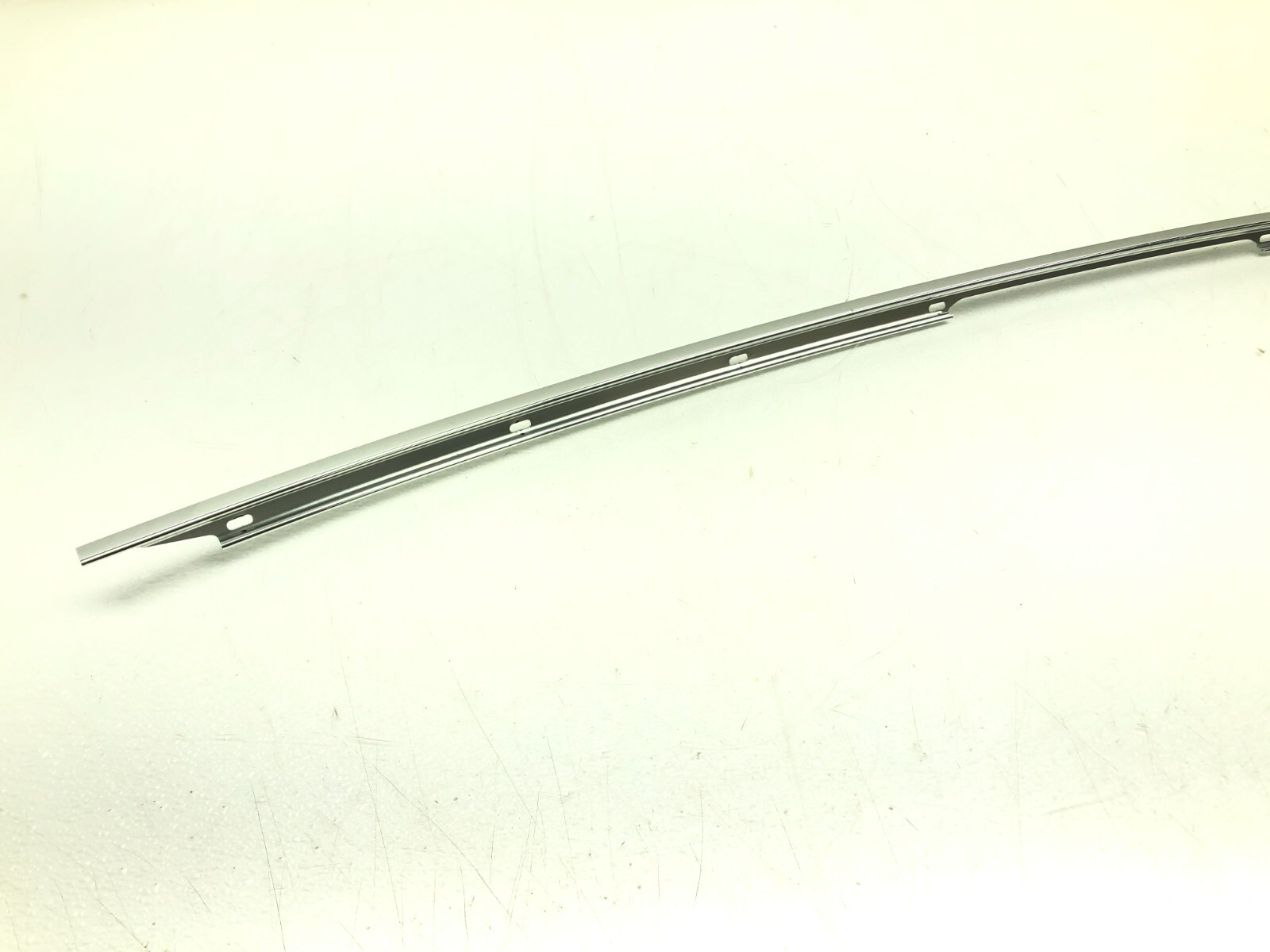 2017-2020 MASERATI LEVANTE RIGHT PASSENGER UPPER DOOR ROOF DRIP MOLDING OEM.