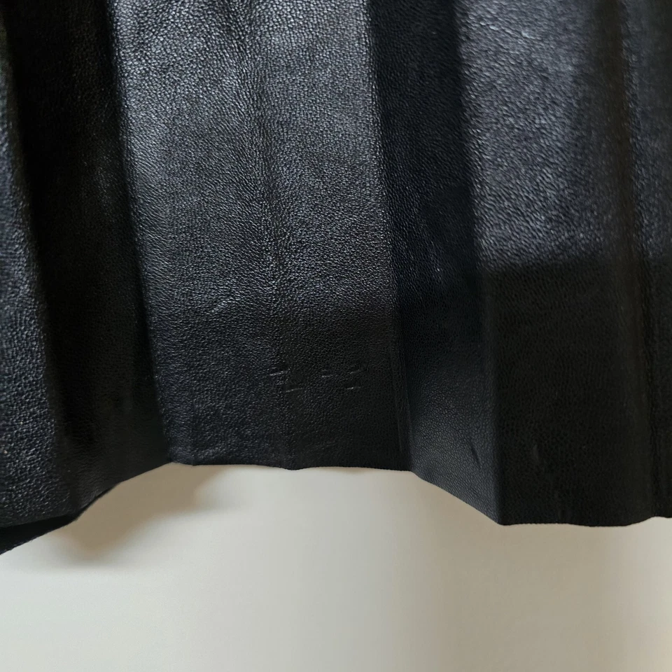 Minifalda plisada de cuero sintético negra talla 8 J.Crew para mujer de 18" Foto 3 de 4