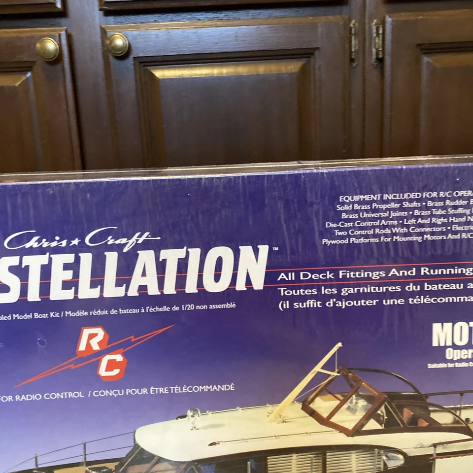 LINDBERG 54' Chris Craft Constellation 1/20 Unassembled RC Model Boat Kit New!! - Image 3 of 4