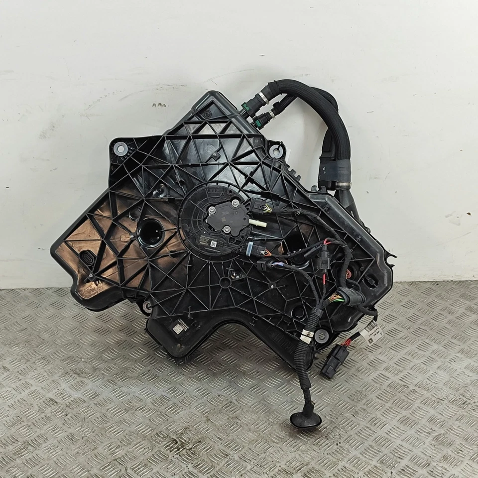 Volkswagen Transporter T6 AdBlue Tank 7LA131531 2.0 Diesel 81KW 2022 31150320 - Image 2 of 4