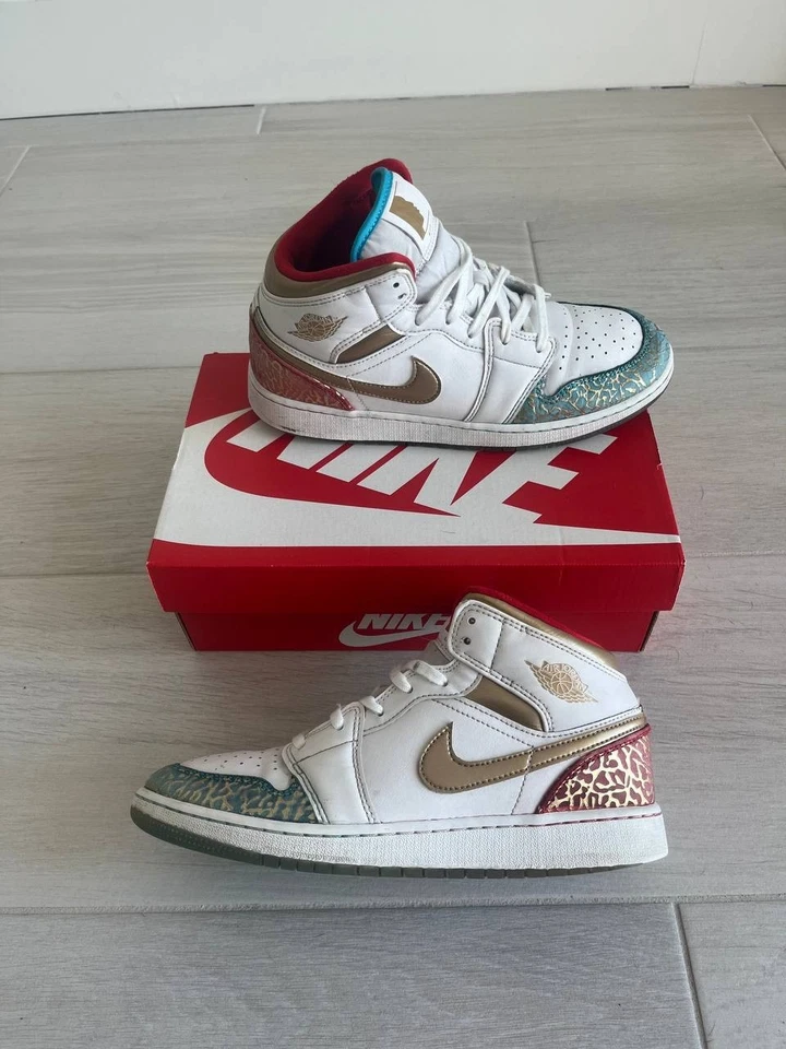 ZAPATILLAS AIR JORDAN RETRO 1 MID 'SCHOOL NC TO CHICAGO GS JUVENILES 6,5 AÑOS / 7,5 EE. UU. CON Foto 2 de 4