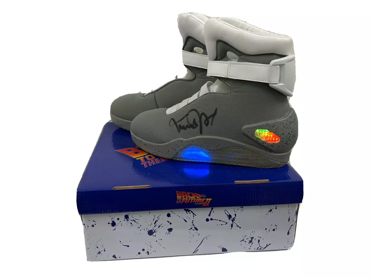 MICHAEL J FOX SIGNED BACK TO THE FUTURE SNEAKERS AUTHENTIC AUTOGRAPH BECKETT 16