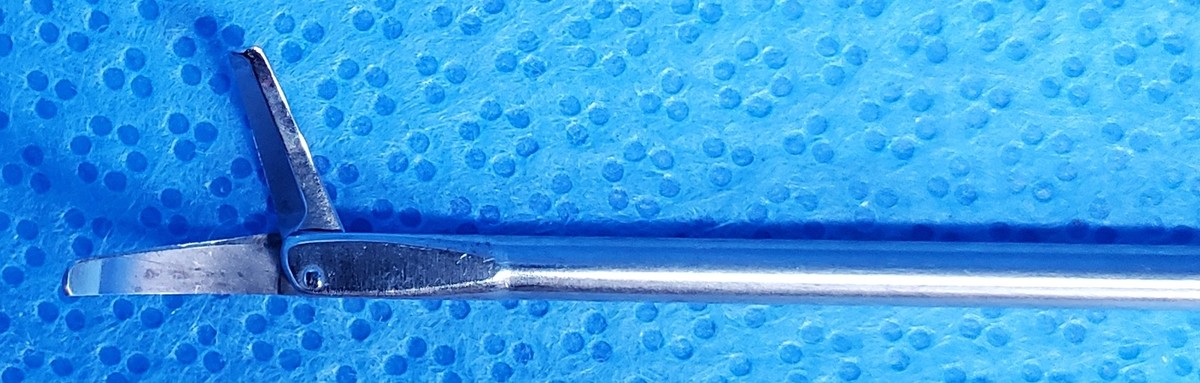 Arthrex AR-12160 Scissors, Curved Left, Straight Shaft, 3.4