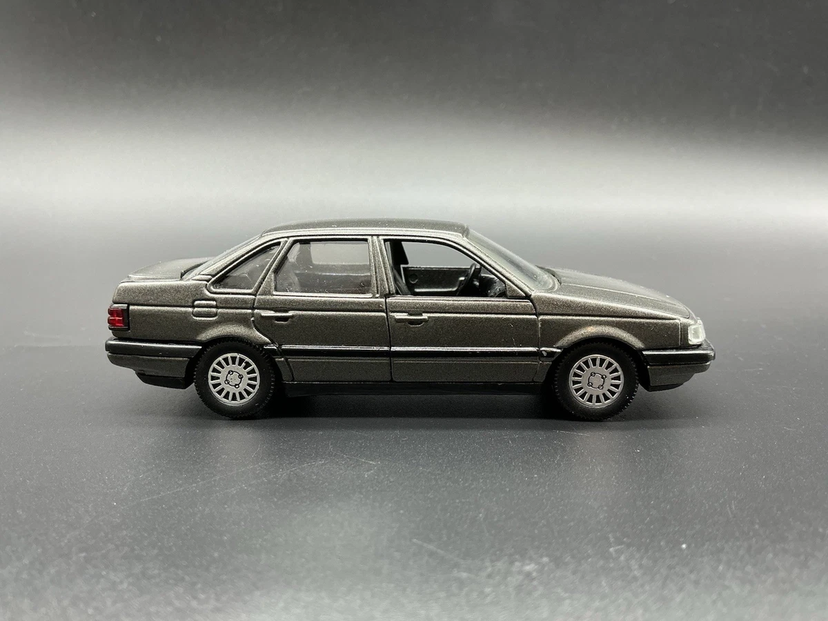 Schabak 1:43 Ford Escort Break (noir) - Miniature De Collection Neuve Sous Boîte