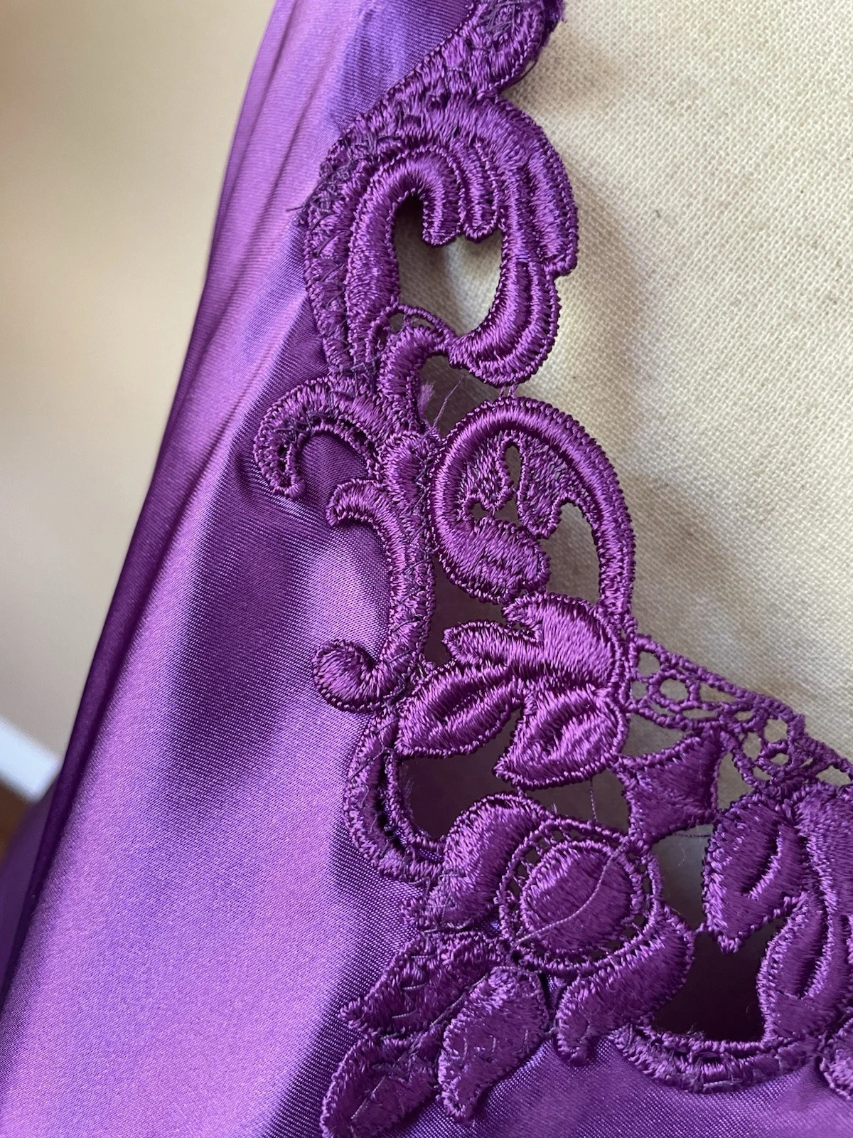 UNDERCOVER Abito Slip Secret Treasures Viola Lucido Raso Pizzo Senza Maniche Sonno L Nuovo con etichette