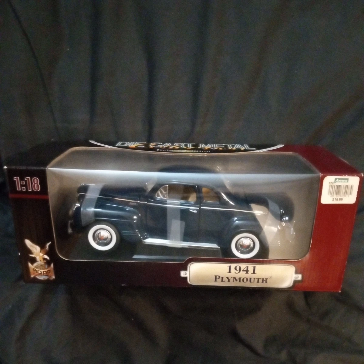 Miniature Road Signature 1/18 - Plymouth 1941 - Couleur Crème - Diecast