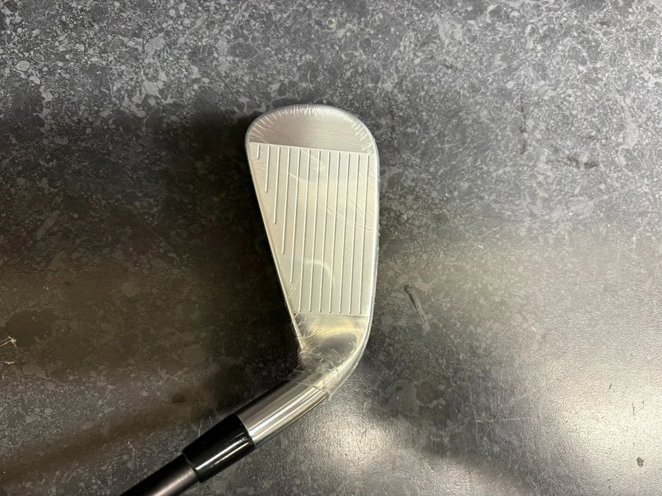 LEFT HANDED TITLEIST U505 #2 UTILITY IRON - ACCRA TOUR Z RED STIFF FLEX SHAFT - Image 4 of 4