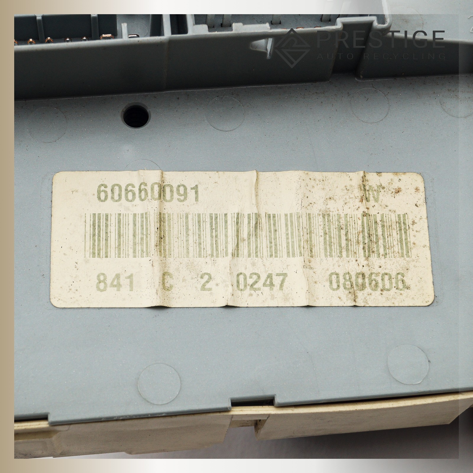 2003-2012 MASERATI QUATTROPORTE Cabin Fuse Box Relay Junction Block 60660091