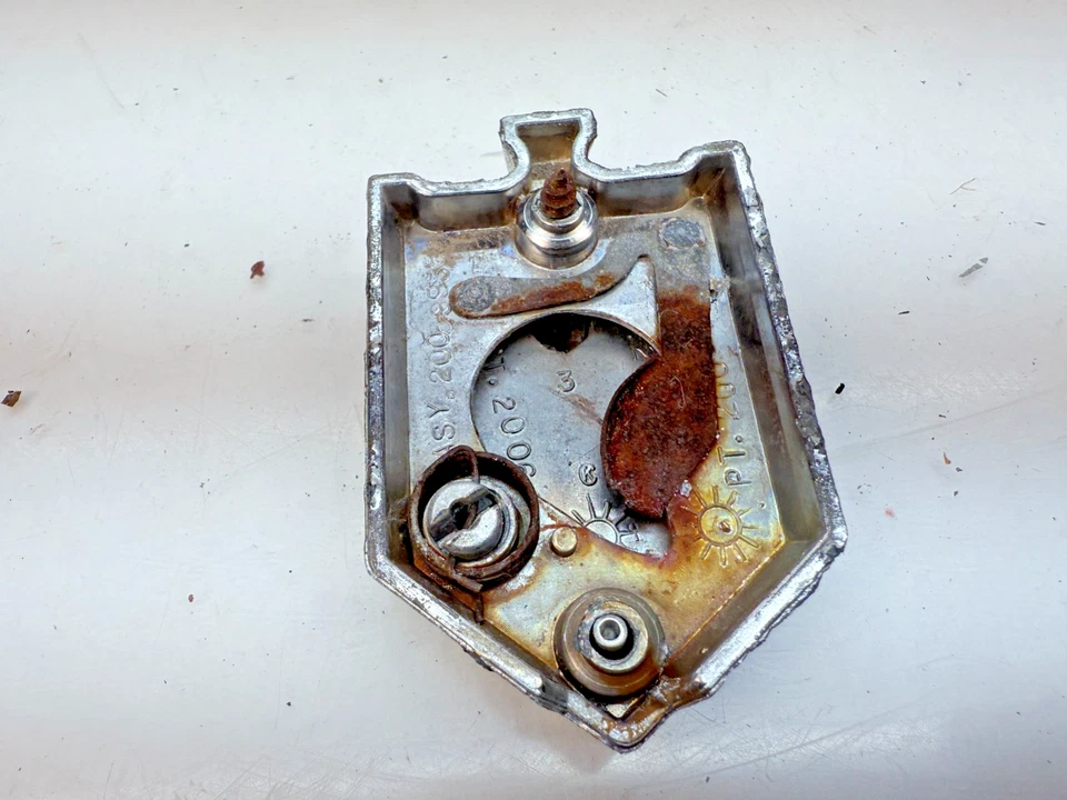 OEM 1978 1979 1980 Chevrolet Monte Carlo cerradura maletero emblema moldura E6-124 Foto 4 de 4