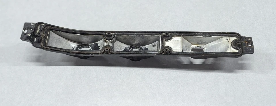 CARCASA LUZ TRASERA 70 BUICK SKYLARK/GS 1970 Foto 2 de 4