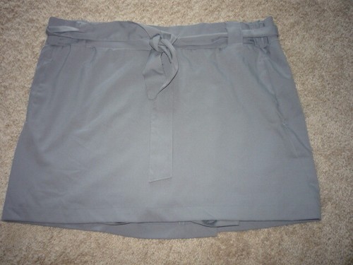 ST. JOHN'S BAY TENNIS/FITNESS/ GOLF SKORT SZ PXL-SKIRT-SHORTS UNDERNEATH--GRAY