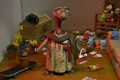 E.T: 40th Anniversary Dress Up E.T. Ultimate Action Figure by NECA