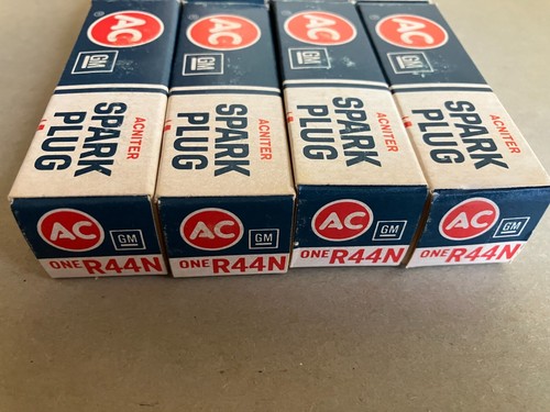 Q8 R44N ACniter Spark Plugs Green Ring 3/4" reach 3/8" threaded NOS 5612321 - Picture 12 of 13