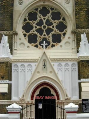 FOTO GLAUBEN TABERNAKEL KIRCHE GOTTES DALSTON ARCHITEKTONISCHES DETAIL DIESER KIRCHE