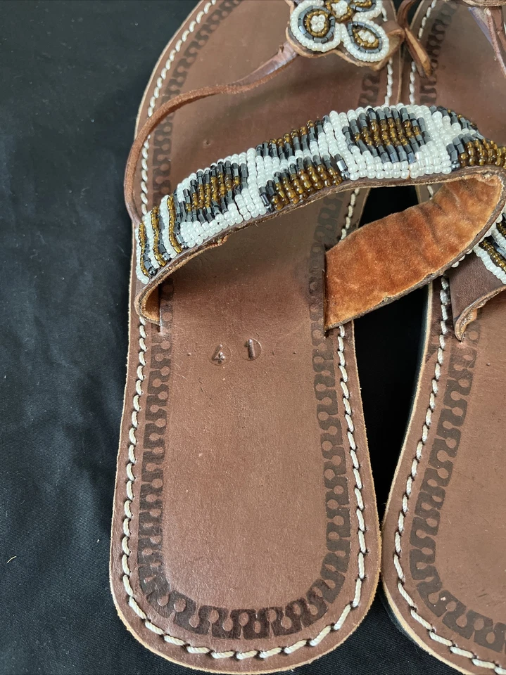 Sandalias africanas hechas a mano de cuero marrón con cuentas leopardo para mujer talla 41 (10,5) Foto 3 de 4