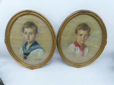 2 Pastell Gemälde mit Kinderportrait signiert W. Broderson Ø 60 cm 1922/23
