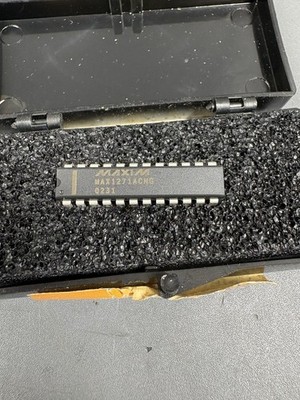 MAX1271ACNG Maxim 12-Bit Data Acquisition System ADC DIP-24 IC