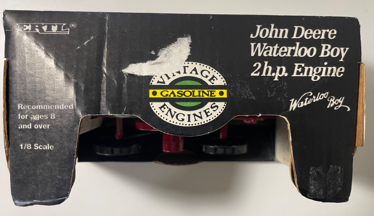 VTG Ertl John Deer Waterloo Boy Classic Engine 1/8 Scale w/Box