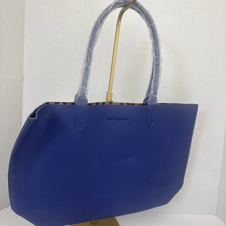 Bolso de Mano Azul Bloomingdale’s en Relieve con Forro Estampado de Guepardo Foto 2 de 4