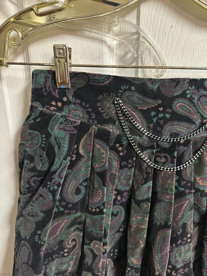 70s 80s Yi Shan Black Velvet Skirt Green Paisley Chains Purple Med 10 28x32 Vnt - Image 4 of 4