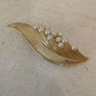 Vintage Signed Crown Trifari Gold tone Pearl Brooch Pin 3 Inch