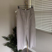 NWT ARITZIA WILFRED Women's Mercy Cargo Pants Size 10 Blush Grey