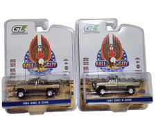Greenlight RAW  Chrome Chase Set Fall Guy 1982 GMC K2500 Sierra Grande 1:64