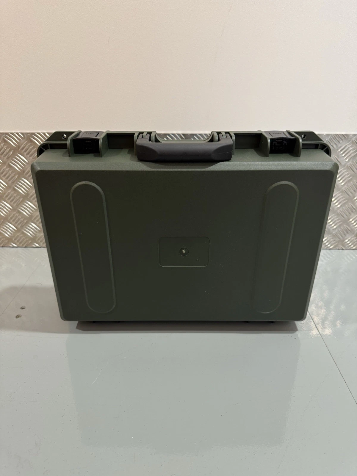 Chrono Case 18 Slot Watch Case Green Hard Case With Foam Inside Brand New 8