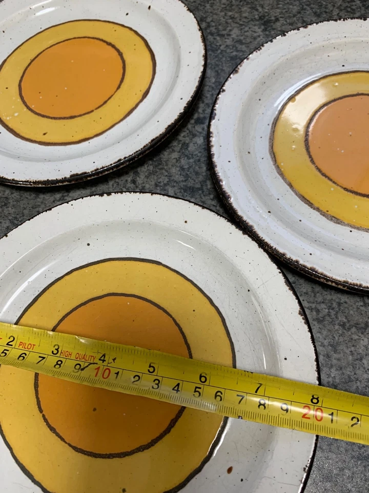 Midwinter Stonehenge "Sun"  8" Side plates x 4 - Image 2 of 4