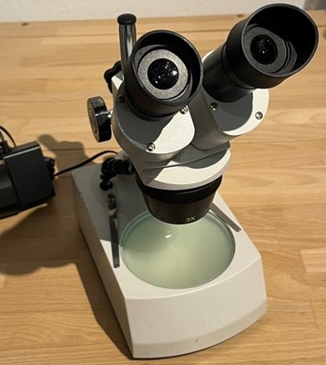 Stereomikroskop ST-30 mit Beleuchtung  10x 30x Vergrößerung Stereolupe Binokular