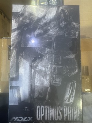 Threezero Transformers MDLX Optimus Prime (Sleep Mode)