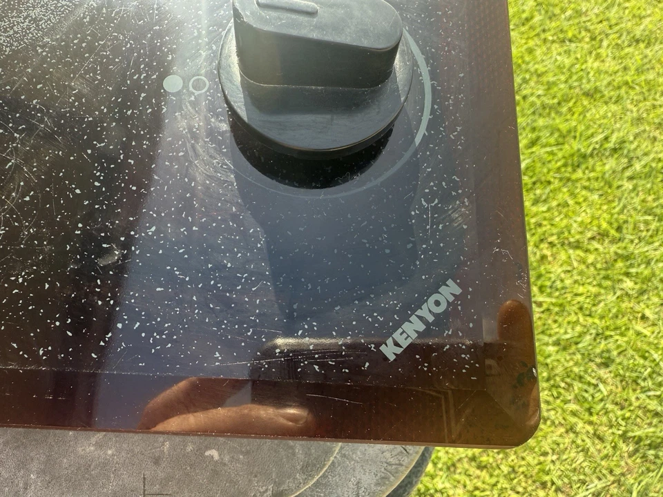 Kenyon Mediterranean dos quemadores techo liso placa de cocción eléctrica texturizada negra Foto 3 de 4