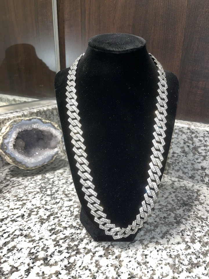 "Cadena cubana de 24"" con punta de circonita cúbica de 15 mm" Foto 2 de 4