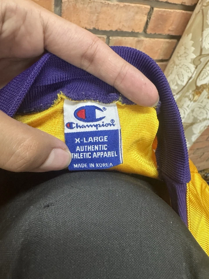Champion Los Angeles Lakers Kobe Bryant 1996 Vintage Jersey Men's Size 48 Used - Image 4 of 4