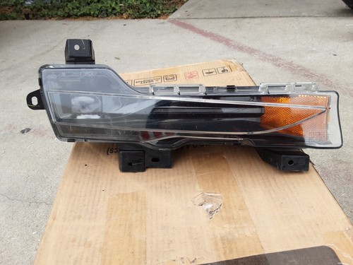 2017- 2022 TESLA MODEL 3 foglight fog right rh driver 1077392-00-F OEM